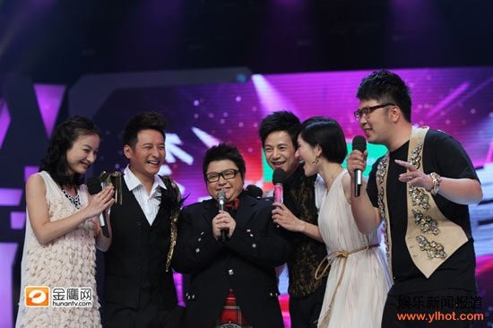 韩红首度亮相《大本营》 快乐家族遭整蛊被罚站